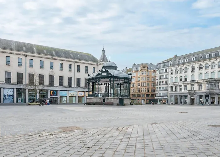 Amazing For 8 With Parking Space *